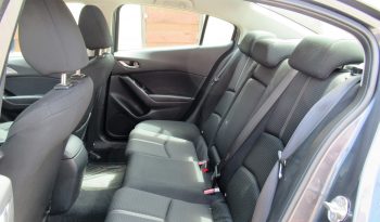 Mazda 3 lleno