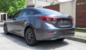 Mazda 3 lleno