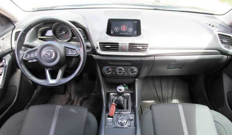 Mazda 3 lleno