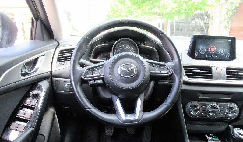 Mazda 3 lleno